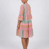 Bárbara - Vestido em Camadas com Decote em V e Estampado Geométrico