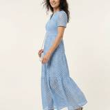 Tânia - Vestido Midi em Camadas com Decote em V e Mangas Curtas