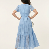 Tânia - Vestido Midi em Camadas com Decote em V e Mangas Curtas