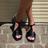 Patrícia - Sandálias Prateadas de Verão