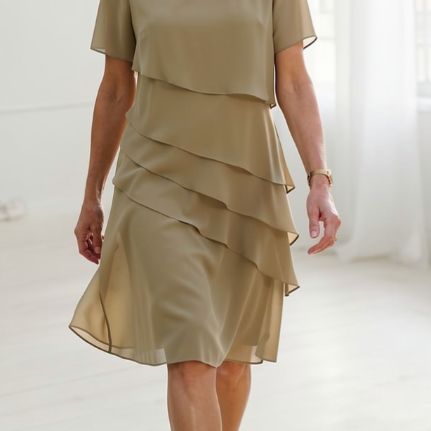 Lara – Vestido elegante fluido com volantes