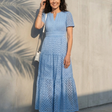 Tânia - Vestido Midi em Camadas com Decote em V e Mangas Curtas