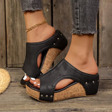 Adriana - Sandálias de Cunha Lumi com Studs