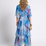 Rita - Vestido Maxi em Camadas com Decote em V e Cinto