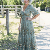Eva - Vestido Maxi Floral com Decote em V e Mangas Curtas